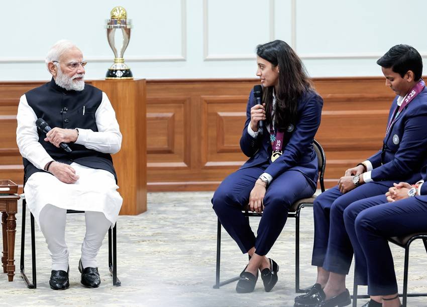 PM Modi Meets Indian Women Team