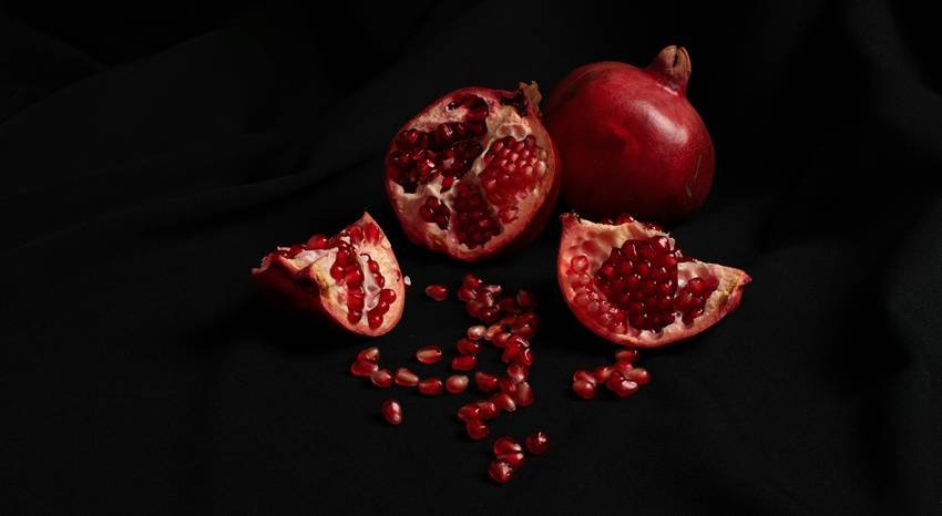 how to eat pomegranate properly