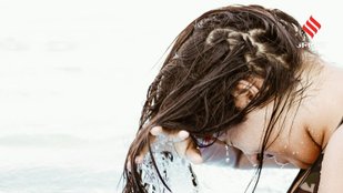 Stop Washing Hair with Hot Water! It Can Ruin Shine and Smoothness
