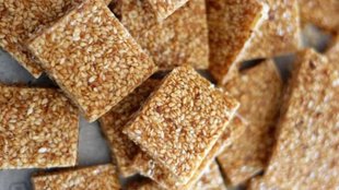 Til Ki Barfi Recipe, til ki barfi recipe in hindi