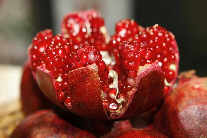 Types of People Who Should Never Eat Pomegranate