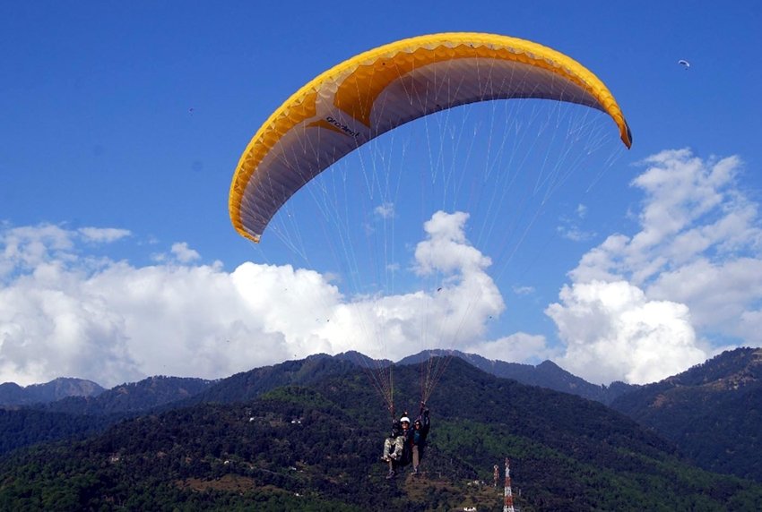 Bir Billing paragliding