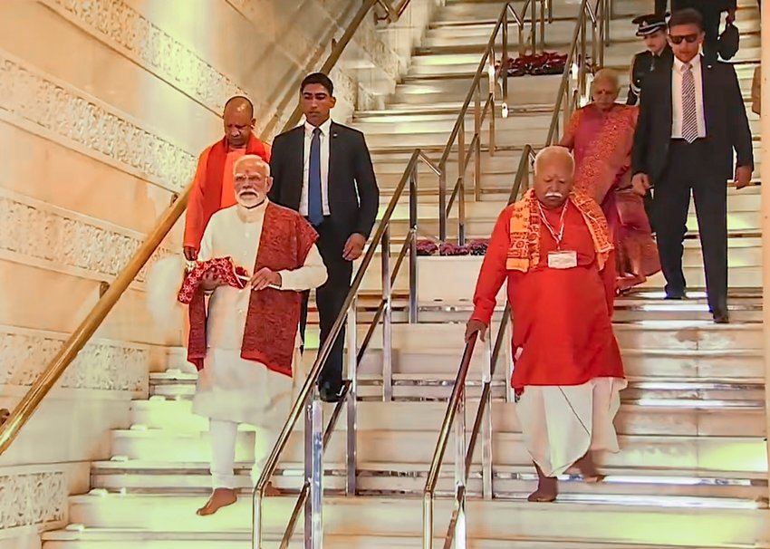 Streets of Ayodhya Resonate with Devotional Chants; Folk Artists Add Cultural Grandeur