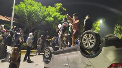 गाड़ियों में आगजनी, चांसलर के बंगले पर हमला; VIT यूनिवर्सिटी में बवाल, कैंपस में पीलिया फैलने से छात्र नाराज