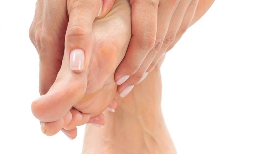 cracked heels causes