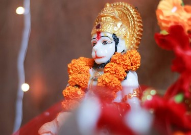 Never Make These Mistakes While Placing Lord Hanuman's Photo at Home -  वास्तुशास्त्र के अनुसार घर में हनुमान जी की तस्वीर लगाने के ये हैं शुभ  नियम, बदल जाएगी आपकी किस्मत ...