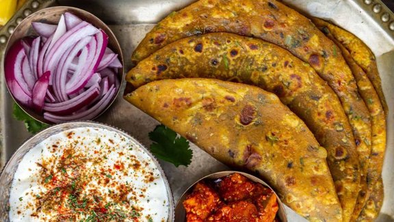 aloo methi ka paratha, paratha kaise banate hain, potato fenugreek paratha