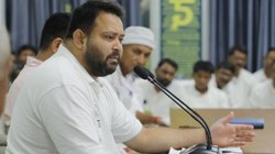 ‘पार्टी देखूं या परिवार?’ कहकर भावुक हुए तेजस्वी यादव; लालू ने संभाला मोर्चा