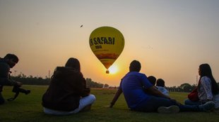 delhi | hot air balloon | VK Saxena |