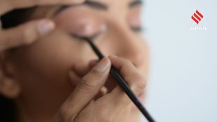 is it safe to wear eyeliner on waterline daily