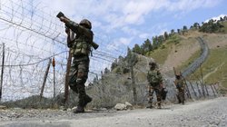 M4 राइफलें, कारतूस, गोला-बारूद बरामद… जम्मू-कश्मीर में LOC के पास सुरक्षा बलों ने आतंकी साजिश को किया नाकाम