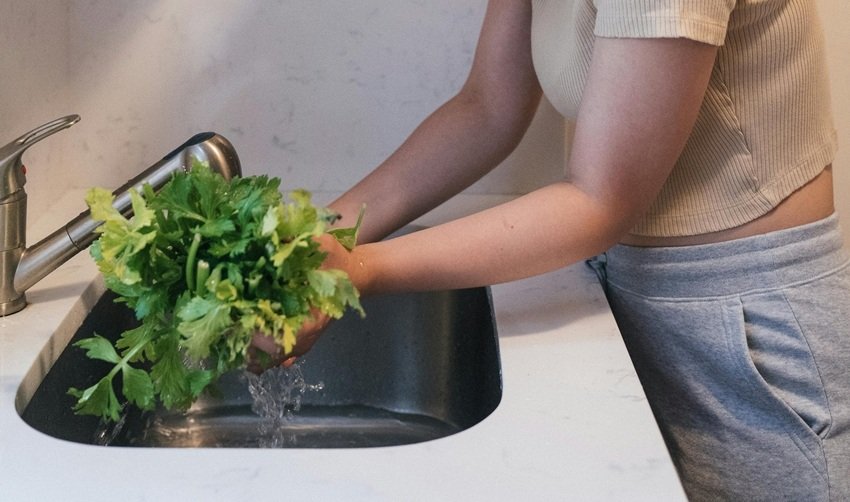 kitchen hacks for washing veggies