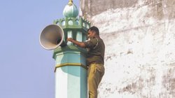 यूपी में मंदिर,मस्जिदों से हटाए गए लाउडस्पीकर, तेज आवाज की शिकायतों पर पुलिस का सख्त एक्शन