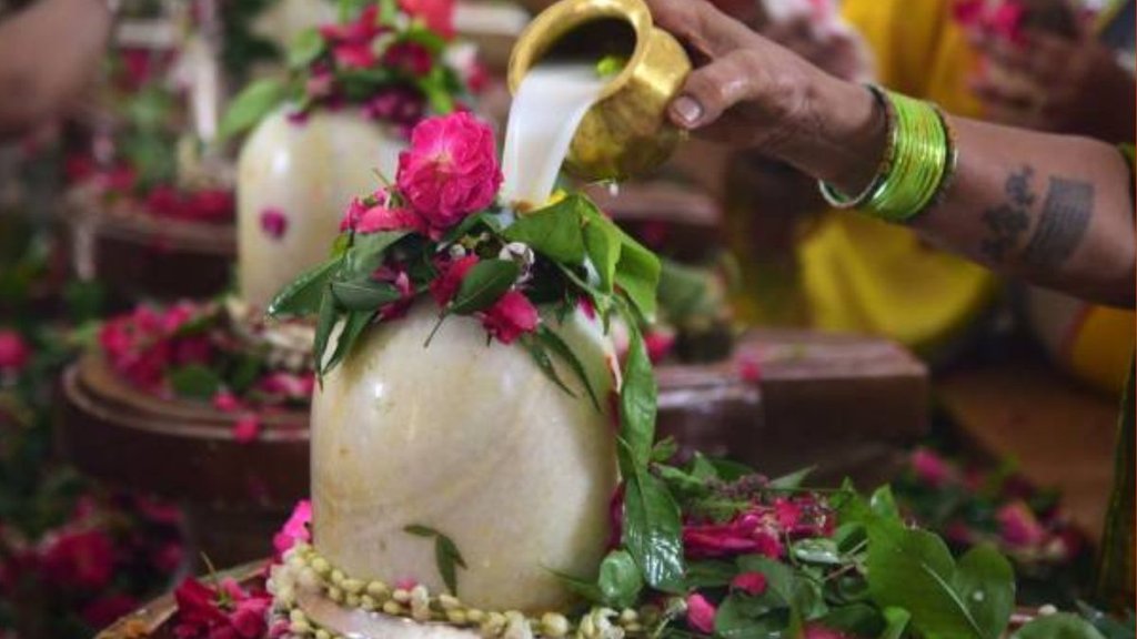 Pradosh Vrat 2025, Pradosh Vrat 2025 date, Pradosh Vrat 2025 tithi, when is Pradosh Vrat 2025, som pradosh vrat 2025, som pradosh vrat 2025 shubh muhurat, som pradosh vrat 2025 puja vidhi, som pradosh vrat 2025 bhagwan shiv 108 naam jaap, lord shiva 108 naam, bhagwan shiv ke 108 naam, november me pradosh vrat kab hai