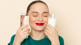 raw milk to your face, How to apply raw milk, chehre par doodh lagane ke fayde