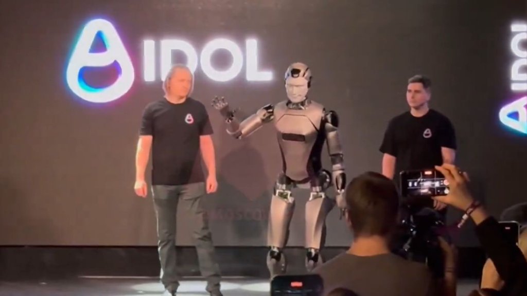 Russian robot fall, Viral video, humanoid robot