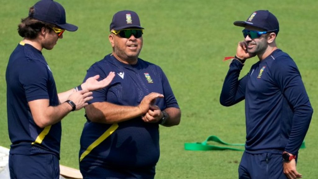 IND vs SA, IND vs SA 2nd test, IND vs SA Guwahati test, South African Coach, Shukri Conrad, Shukri Conrad Grovel Remark, Grovel Remark Controversy, Shukri Conrad Grovel Statement, India vs South Africa, Rishabh pant, Anil Kumble, Parthiv Patel, Dale Steyn, Grovel Meaning, Grovel Controversy History