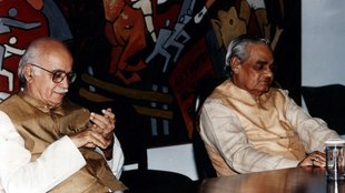 Atal Bihari Vajpayee Birth Anniversary | lk advani | bjp | 1984 politics