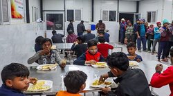 Google Trends: दो दिन में 33 हजार लोगों ने खाया 5 रुपये वाला भरपेट भोजन, दिल्ली की अटल कैंटीन से गरीबों को मिली राहत