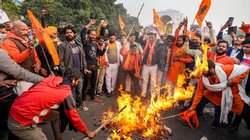 जनसत्ता संपादकीय: बांग्लादेश में हिंदुओं के खिलाफ हिंसा, दो हफ्तों में तीन हत्याएं; अराजकता, साजिश या शासन की नाकामी?