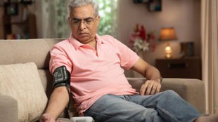 Blood Pressure Check at Home, घर पर ब्लड प्रेशर कितनी बार चेक करें, how often to check blood pressure at home, frequent blood pressure monitoring risks, home blood pressure monitoring tips, BP reading fluctuations reasons, blood pressure check frequency, ब्लड प्रेशर कितनी बार चेक करना चाहिए, बार-बार BP मापना सही है या नहीं, घर पर BP मापने का सही तरीका, ब्लड प्रेशर रीडिंग गलत क्यों आती है, BP चेक करने की गलती, बार-बार BP चेक करने के नुकसान, ब्लड प्रेशर रीडिंग गलत क्यों आती है, घर पर BP मापने का सही तरीका, how often to check blood pressure