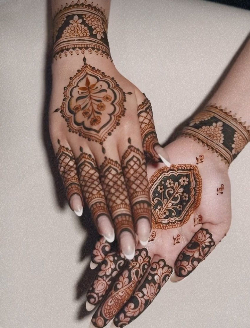 Chic mehndi designs
