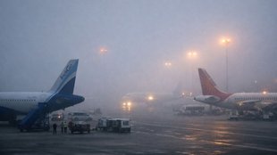 Delhi airport fog