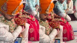 शादी होती रहेगी, पहले विराट की बैटिंग देख लेता हूं… मंडप में मोबाइल पर मैच देखता नजर आया दूल्हा, देखें Viral Video