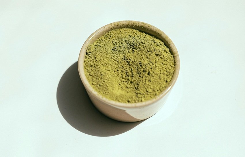 Herbal teeth whitening powder
