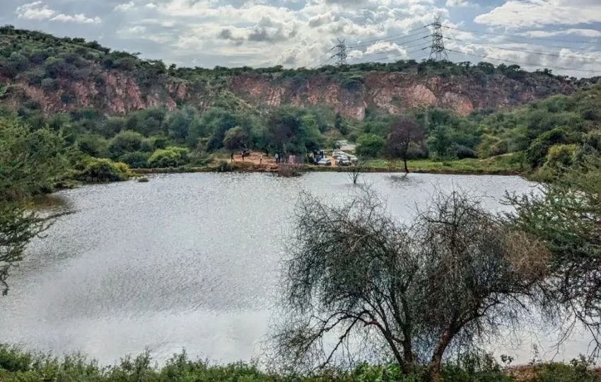 Aravalli range extends from where to where