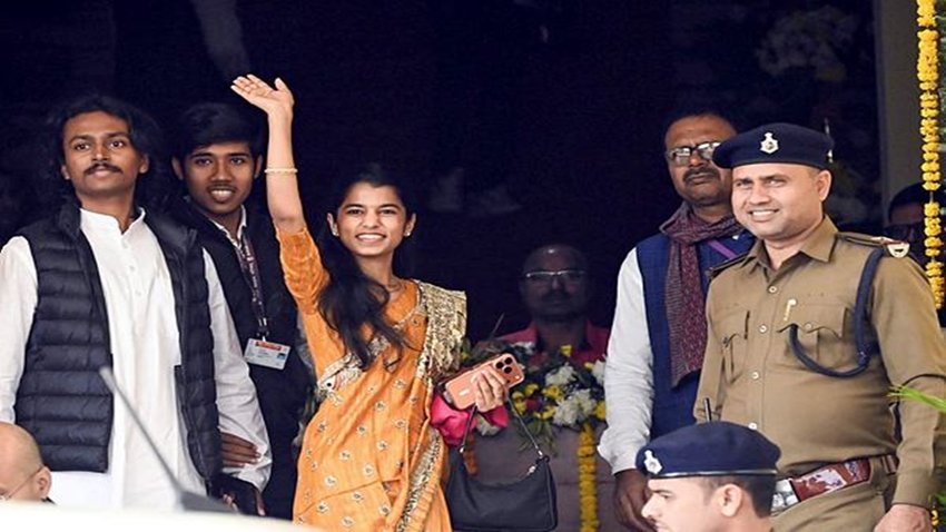 Maithili Thakur, Bihar Assembly, Tejashwi Yadav