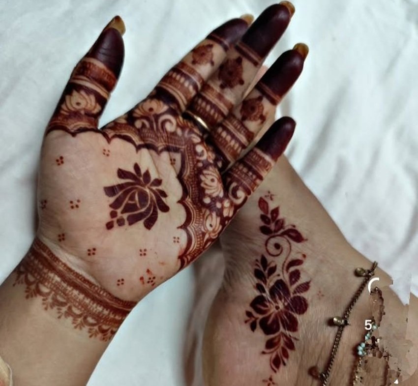 Mandala Finger Mehndi