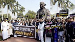 जनसत्ता संपादकीय: सड़क से लेकर संसद तक संचार साथी के विरोध की गूंज, मोबाइल उपयोगकर्ताओं की निजता के अधिकार का उल्लंघन