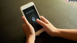 iPhone लॉक हो गया? इस आसान ट्रिक से खुद ही अनलॉक करें, सर्विस सेंटर जाने की जरूरत नहीं!