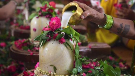 Pradosh kaal upay, Pradosh vrat upay, Pradosh kaal remedies, Pradosh kaal me kya kare, Pradosh kaal significance, Pradosh kaal tips, Pradosh kaal puja, Pradosh kaal shiv upay, Pradosh kaal mein dhan prapti upay, Pradosh kaal luck remedies, pradosh kaal upay in hindi, pradosh kaal ke upay hindi me, Pradosh kaal me dhan prapti ke asardar upay, Shiv Pradosh vrat, Trayodashi vrat upay, Pradosh kaal mantra, Lord Shiva remedies, Lakshmi prapti upay