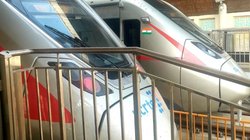 रैपिड ट्रेन वीडियो लीक मामला : छात्रा ने की आत्महत्या की कोशिश, फुटेज Viral करने वाले ऑपरेटर के खिलाफ FIR, नौकरी से भी निकाला