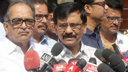 BMC चुनाव: बीजेपी के सामने गिड़गिड़ाकर सीटें मांगती है ‘अमित शाह की शिवसेना’, महायुति सीट बंटवारे पर संजय राउत का तंज