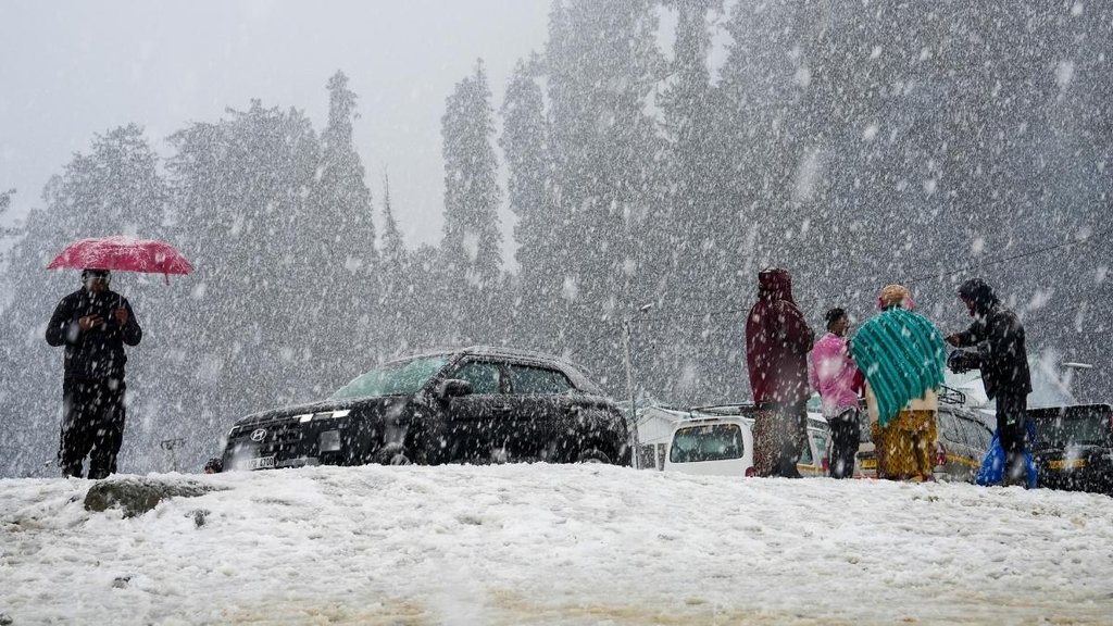 Snowfall, kashmir, aaj ka mausam