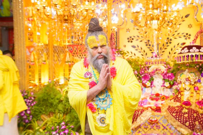 Can meat eaters keep Thakur Ji at home