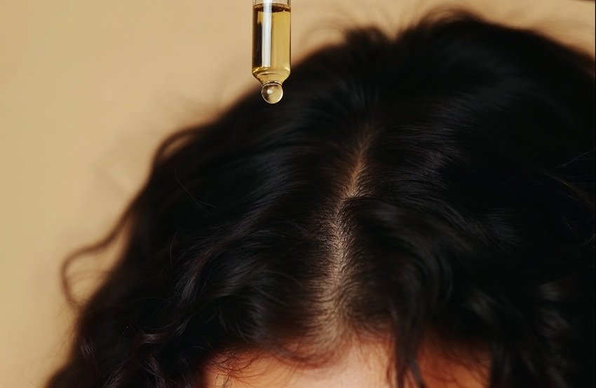 The Right Way to Oil Your Hair And What You Should Never Do