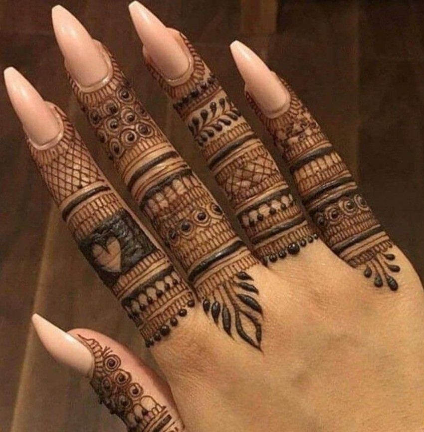 Trending Finger Henna