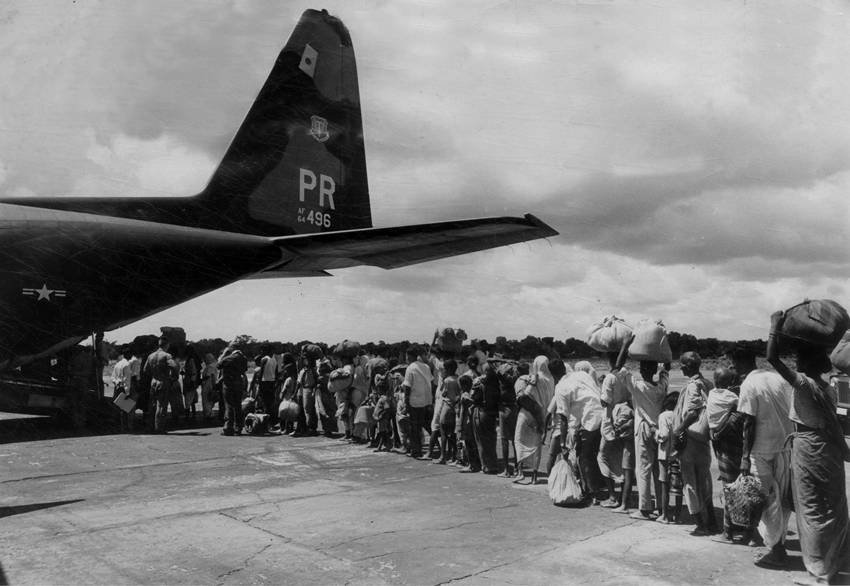 How many Bangladeshi refugees in 1971