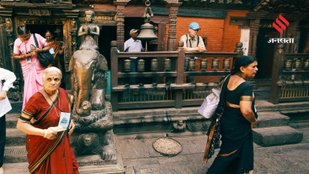 Why You Should Never Close Your Eyes While Praying in a Temple