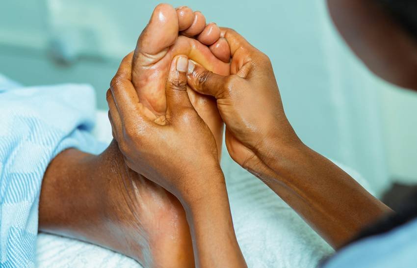 foot oil massage method