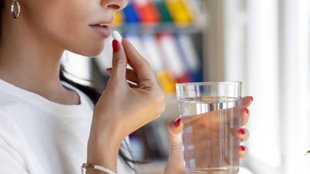 Antibiotics, sore throat, viral infections, bacterial infections, antibiotic resistance, respiratory health, supportive care, immune system, medication safety, public health