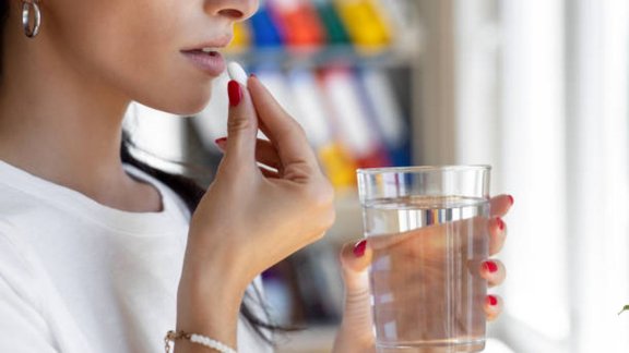 Antibiotics, sore throat, viral infections, bacterial infections, antibiotic resistance, respiratory health, supportive care, immune system, medication safety, public health