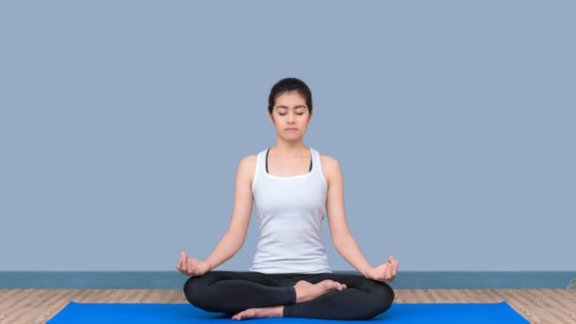 mind calm yoga, stress free life tips, best yoga asanas for mental health in women, yoga for stress and anxiety, women mental health tips, yoga for depression relief, daily yoga for women, डिप्रेशन दूर करने के योग, एंग्जायटी कम करने के योगासन, स्ट्रेस कम करने के योगासन, बाबा रामदेव योग, महिलाओं के लिए योगासन, बाबा रामदेव बताए मेंटल हेल्थ के लिए योगासन, महिलाओं की मेंटल हेल्थ के लिए योगासन, डिप्रेशन और एंग्जायटी के लिए बेस्ट योग, baba ramdev yoga for women, ramdev yoga