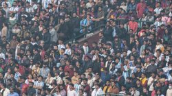 मेसी के साथ जब मंच पर आईं CM रेखा गुप्ता, लगने लगे ‘एक्यूआई, एक्यूआई’ के नारे