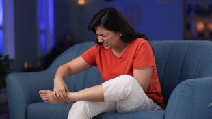 foot health warning signs, foot symptoms of serious disease, signs of disease in feet, foot problems and health risks, feet changes indicate disease, पैरों में दिखने वाले लक्षण, पैरों में सूजन किस बीमारी का संकेत है, पैरों में सुन्नपन क्यों होता है, पैरों में जलन किस रोग का संकेत, foot problems, health issues, serious diseases, heart risk, pad, diabetic neuropathy, warning signs, Peripheral Artery Disease, Peripheral Artery