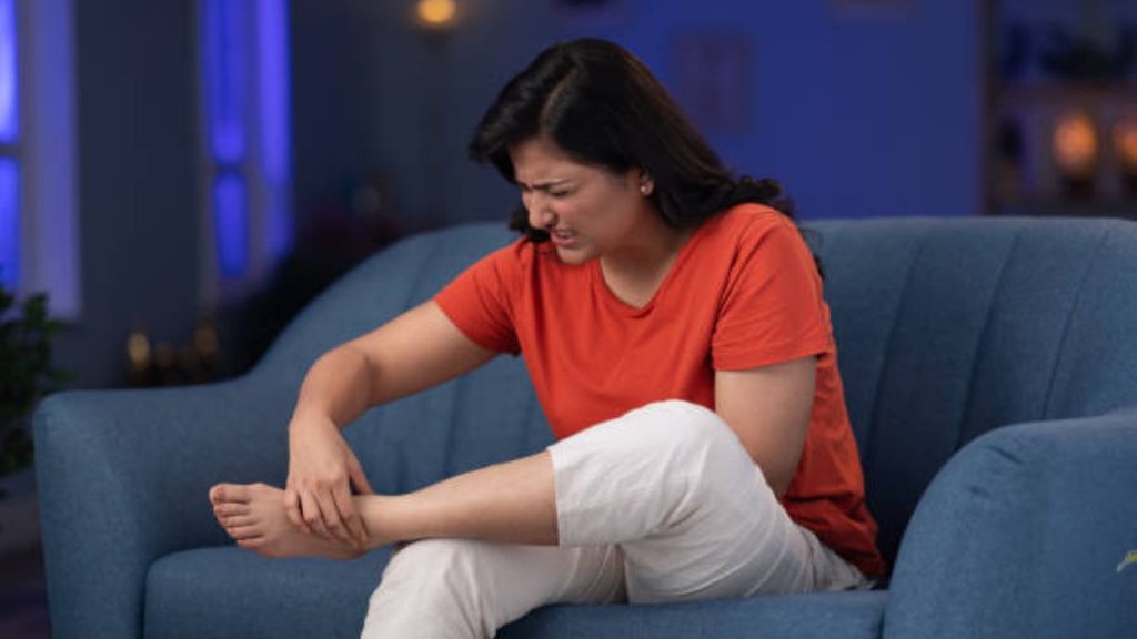 foot health warning signs, foot symptoms of serious disease, signs of disease in feet, foot problems and health risks, feet changes indicate disease, पैरों में दिखने वाले लक्षण, पैरों में सूजन किस बीमारी का संकेत है, पैरों में सुन्नपन क्यों होता है, पैरों में जलन किस रोग का संकेत, foot problems, health issues, serious diseases, heart risk, pad, diabetic neuropathy, warning signs, Peripheral Artery Disease, Peripheral Artery